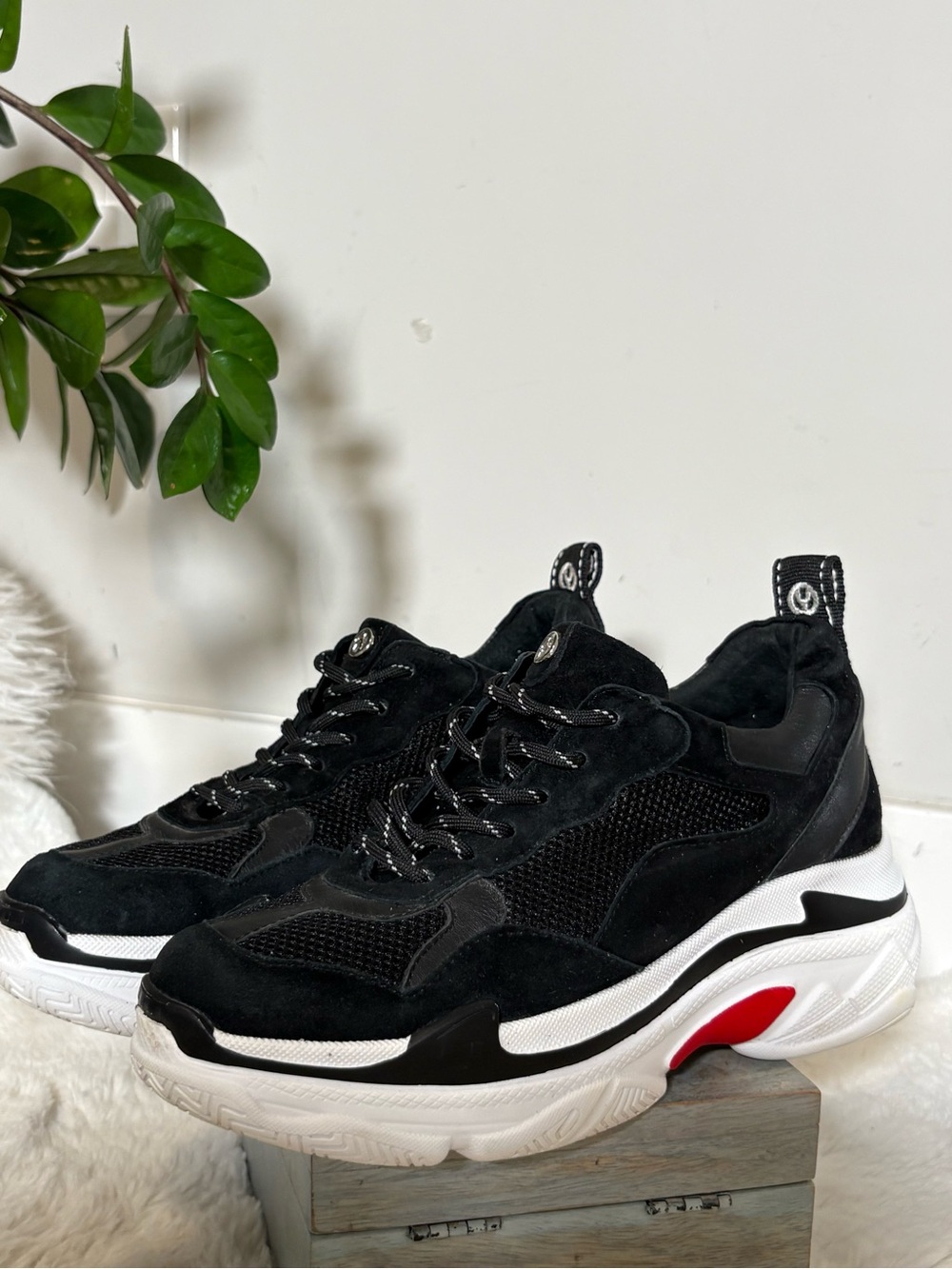 The Wishbone Collection Chunky Platform Sneakers Black Women’s Size 8